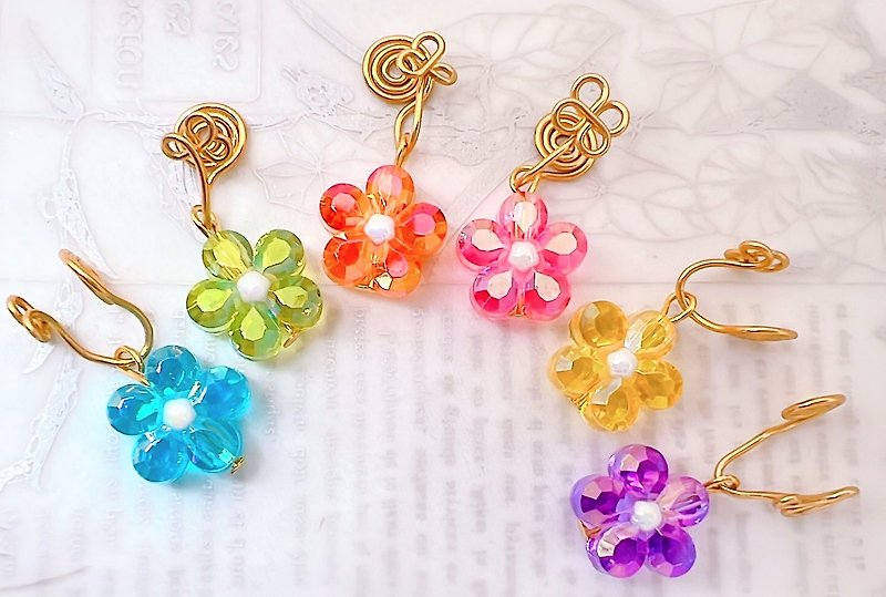 Super cute little flower loving children colorful painless patented Clip-On earrings customized with jewelry box - ต่างหู - วัสดุอื่นๆ หลากหลายสี
