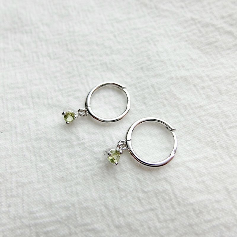 橄欖石925純銀爪鑲設計耳釦耳環 - 耳環/耳夾 - 寶石 銀色