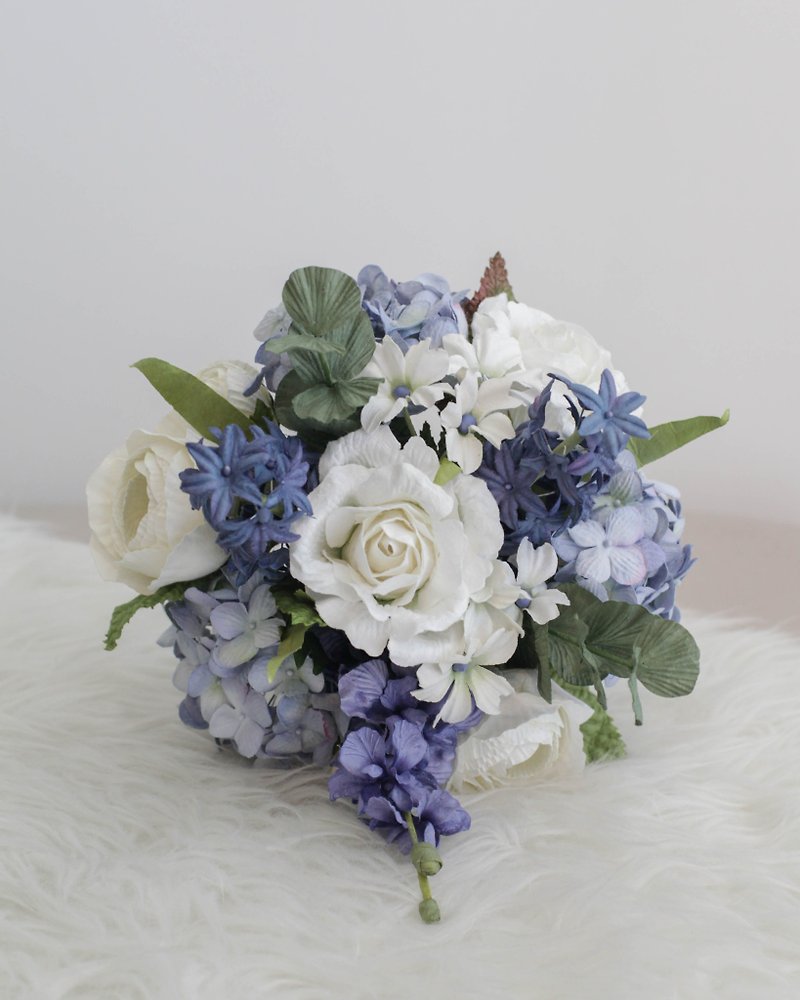 OCEAN BLUE Small Flower Bouquet Handmade Paper Flowers - งานไม้/ไม้ไผ่/ตัดกระดาษ - กระดาษ สีน้ำเงิน
