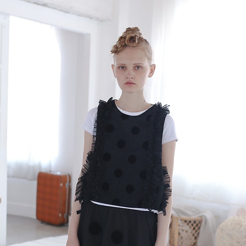 Embellished lace little black vest - imakokoni - เสื้อกั๊กผู้หญิง - วัสดุอื่นๆ สีกากี