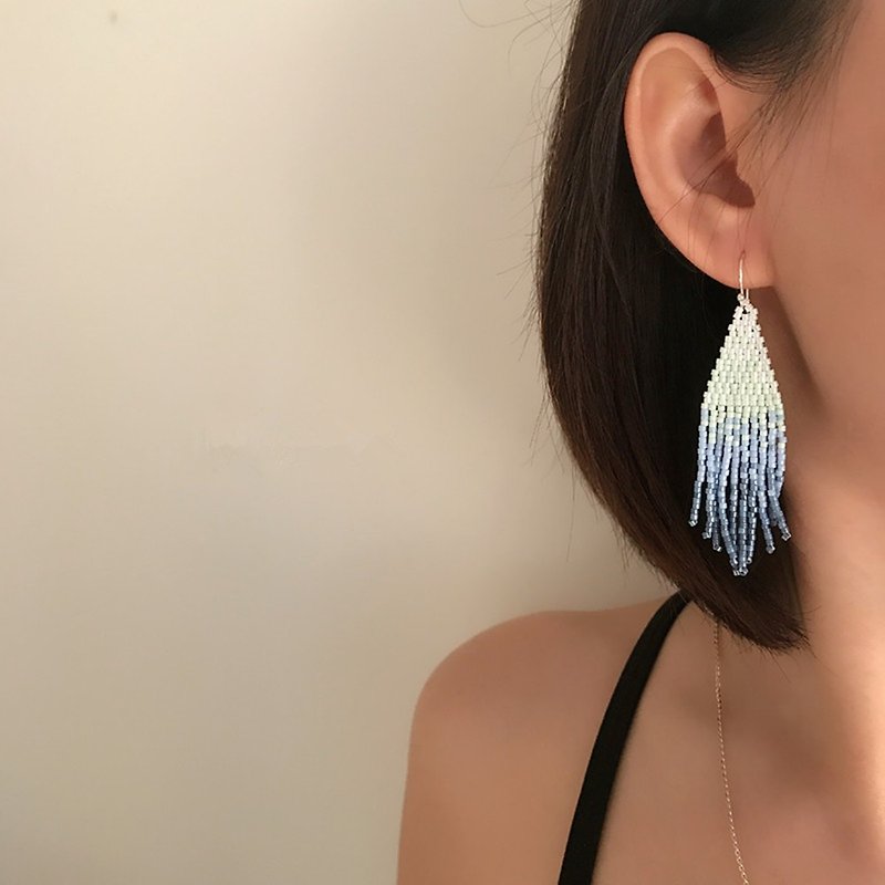 Niche earrings handmade 925 silver needle gradient blue tassel earrings female Japanese fresh fairy design earrings - ต่างหู - เงินแท้ 