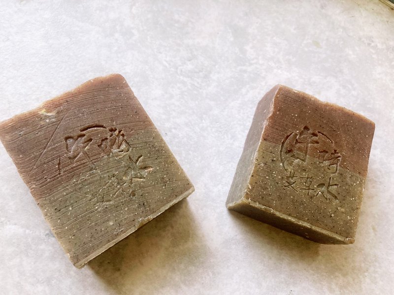 【岩蘭草 × 東印度檀香 午時水艾絨平安皂】鐵砧山午時水 - 香氛/精油/擴香 - 其他材質 黑色
