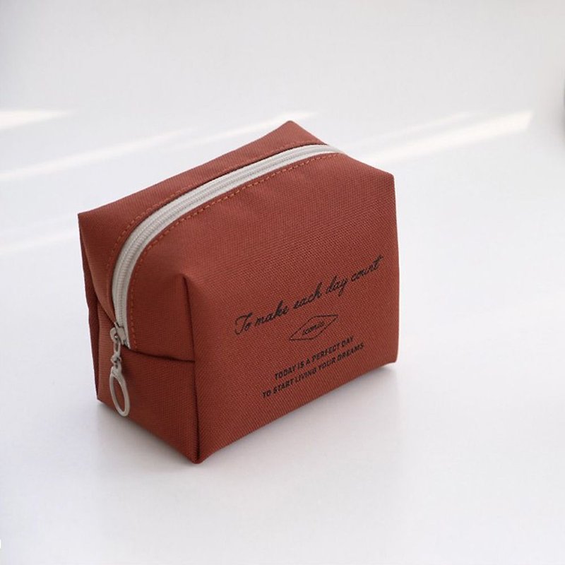 ICONIC Perfect Toast Makeup Bag S- Play Beauty Brick Red, ICO51722 - กระเป๋าเครื่องสำอาง - เส้นใยสังเคราะห์ สีแดง