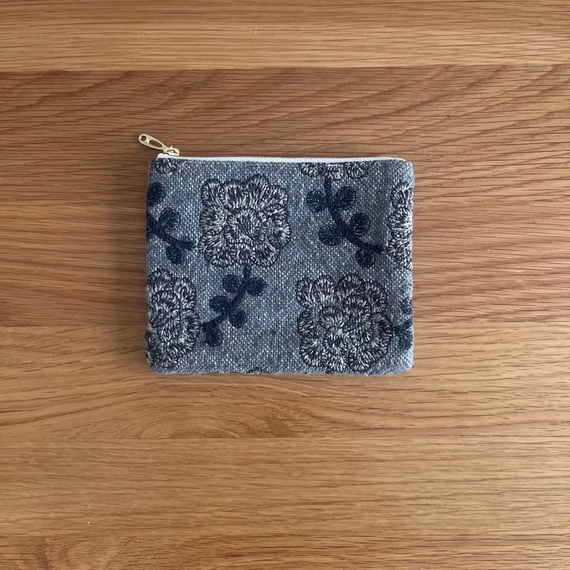mina perhonen yula  花　ポーチ　　繡花包　　刺繡袋 - 化妝包/收納袋 - 棉．麻 灰色