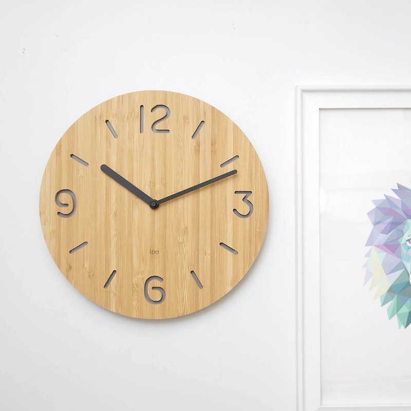LOO Wall Clock. Round Numbers Gray - นาฬิกา - ไม้ไผ่ สีใส