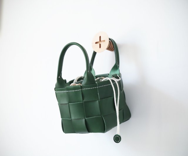 Green cheap woven bag