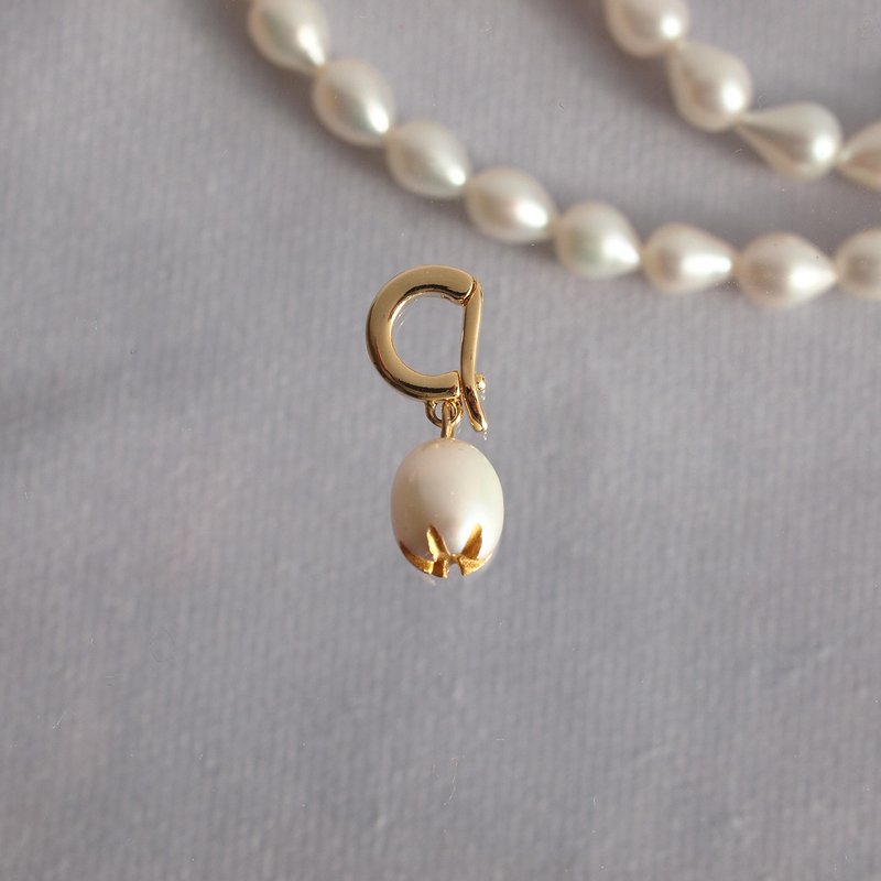 Made in Japan - Single bud pearl charm - Jewelry with carved pearls and gold dust - - สร้อยคอ - ไข่มุก ขาว