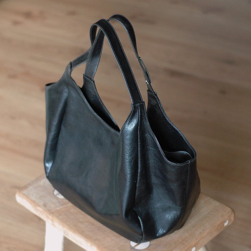 Three-dimensional cut leather shoulder bag - black L - กระเป๋าแมสเซนเจอร์ - หนังแท้ สีดำ