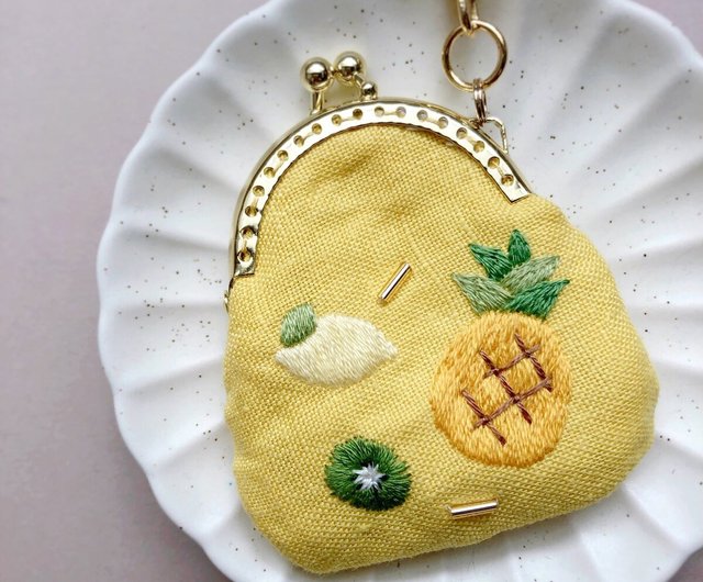 フルーツと猫の刺繍ミニがま口 - ショップ ちむねこ コイン