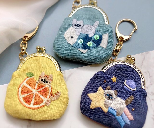 フルーツと猫の刺繍ミニがま口 - ショップ ちむねこ コインケース・小銭入れ - Pinkoi