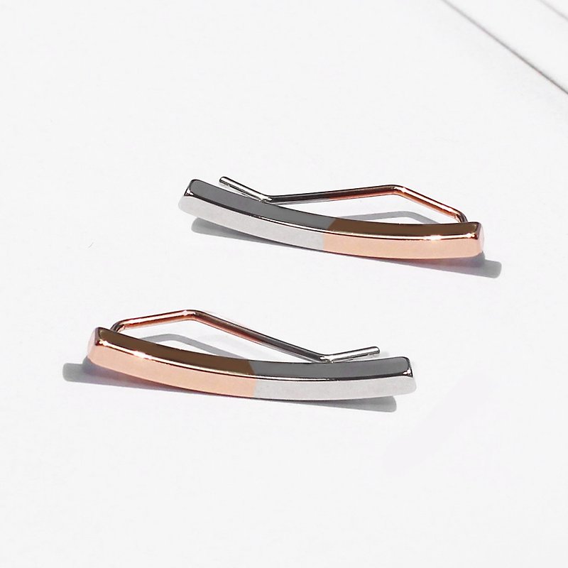 Two-Tone Curved Earrings | Platinum x 18K Rose Gold - ต่างหู - โลหะ สีเงิน