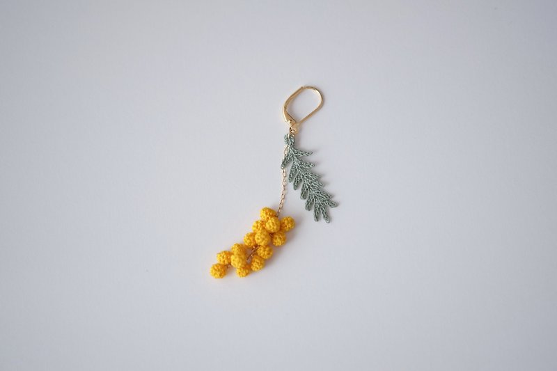 mimosa (one ear) - 耳環/耳夾 - 繡線 黃色