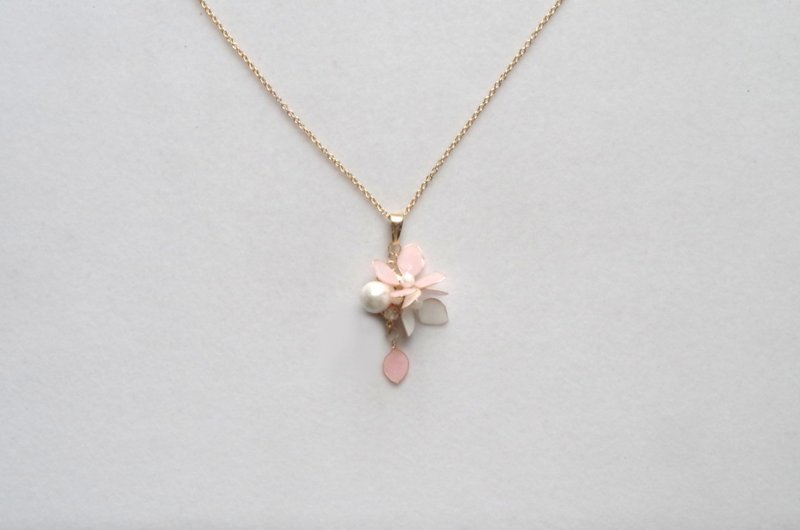 マニキュアフラワーの紫陽花とコットンパールのペンダント・ピンク - 項鍊 - 其他材質 粉紅色