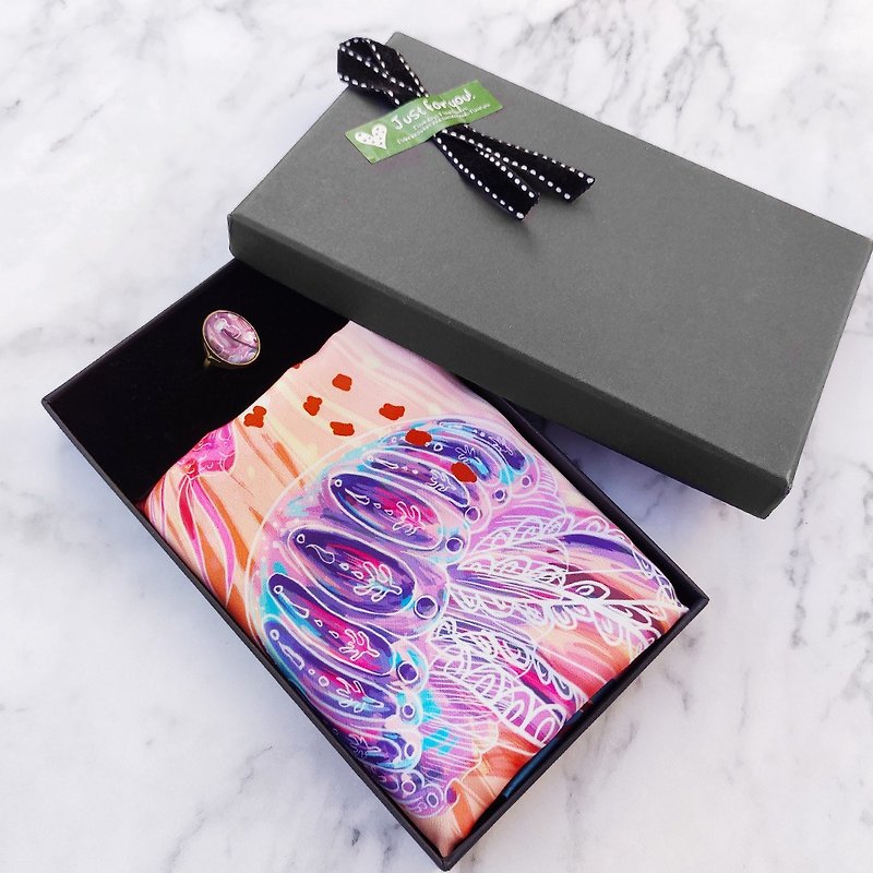[Exquisite gift box] Customized gift elf jellyfish smart hand-painted silk scarf with scarf buckle noble gift box - Scarves - Silk 