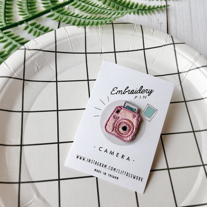 Embroideried patch Embroidery pin | Polaroid | Littdlework - Brooches - Thread Multicolor