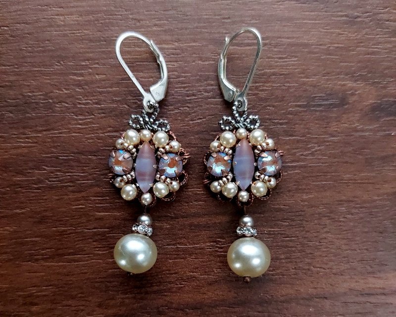 SAPHIRET EARRINGS with Pearls. Vintage style rhinestones jewelry Sapphirine - 耳環/耳夾/耳骨夾 - 玻璃 紫色