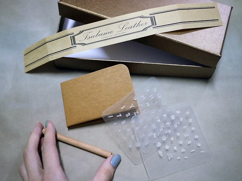 Tsubame-Customized DIY Pressed Word Set Washed Kraft Paper Mask Clip Gift Box Valentine's Day Gift - งานไม้/ไม้ไผ่/ตัดกระดาษ - กระดาษ สีกากี