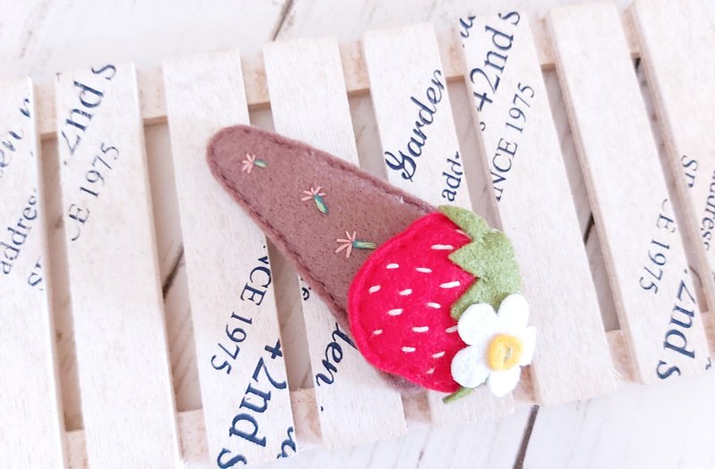 手感刺繡不織布  大三角BB夾 7公分髮飾  髮夾  多款溫暖可可系列 - 髮夾/髮圈 - 聚酯纖維 咖啡色