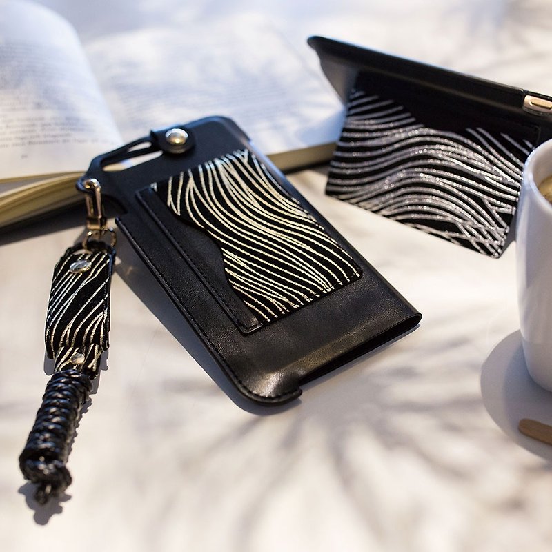 iPhone SE (Second Generation) & 8/7 (4.7 inch) lanyard card holder standing leather case black gold - เคส/ซองมือถือ - หนังแท้ สีดำ