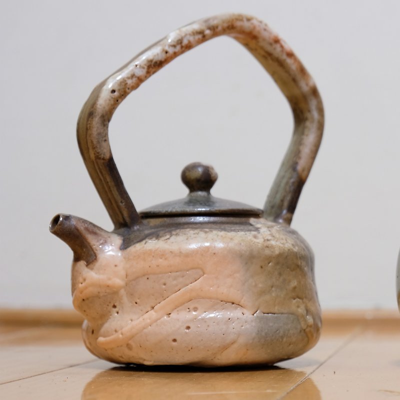 Xingtao Tao I Chai Zhi Zhiye Teapot - Teapots & Teacups - Pottery Gold