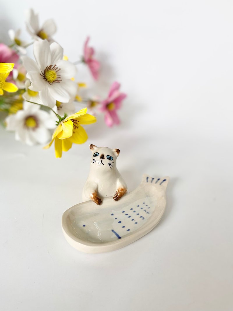 Small ceramics cat plate - 花瓶/花器 - 陶 藍色