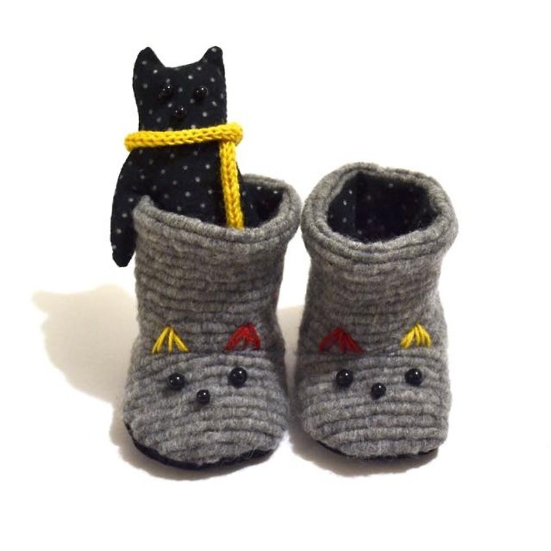 Handmade Baby booties of the cat  (GIFTBOX) - รองเท้าเด็ก - ผ้าฝ้าย/ผ้าลินิน สีดำ