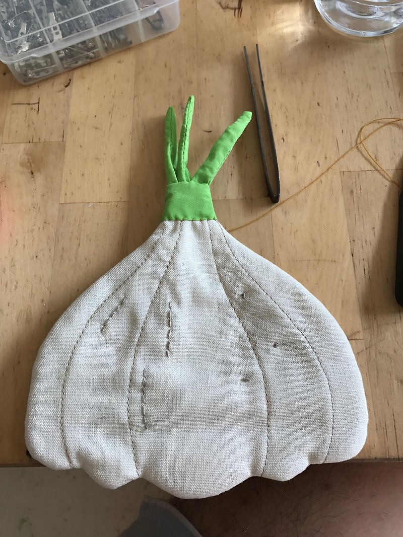 Garlic zipper bag / storage bag - กระเป๋าเครื่องสำอาง - ผ้าฝ้าย/ผ้าลินิน ขาว
