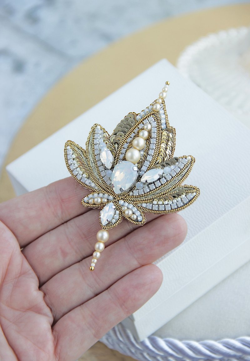 Flower brooch, handmade flower brooch, lotus brooch, handmade flower jewellery - Brooches - Colored Glass Gold