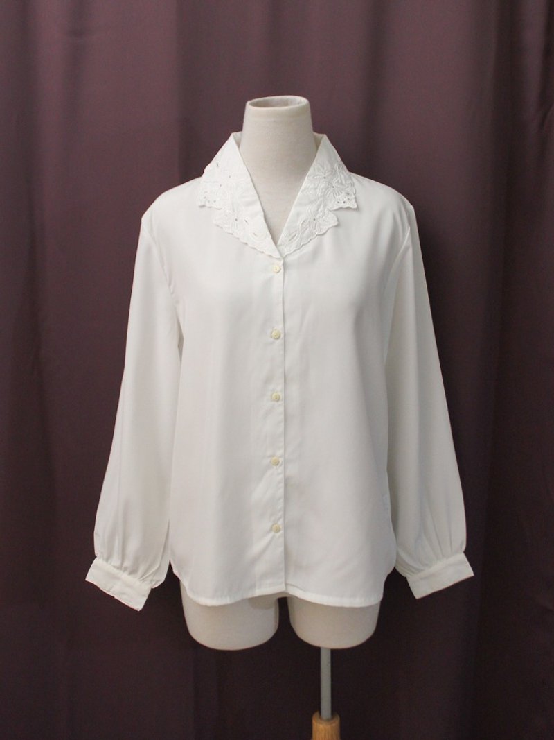 復古日本製典雅花朵刺繡翻領V領白色寬鬆長袖古著襯衫 - 女襯衫 - 聚酯纖維 白色
