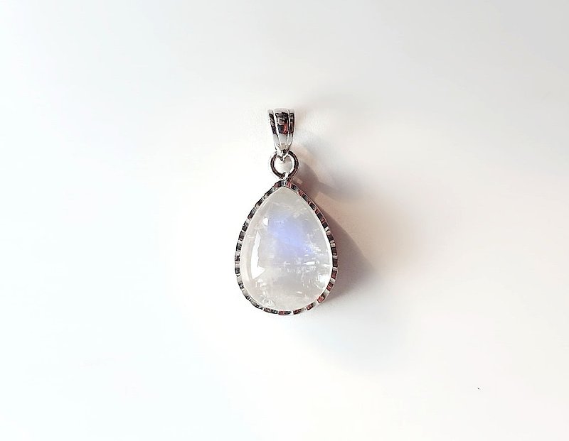 Gemstone ‧ Crescent Moon Natural Mineral Moonstone 925 Sterling Silver ‧ Necklac - Necklaces - Gemstone White