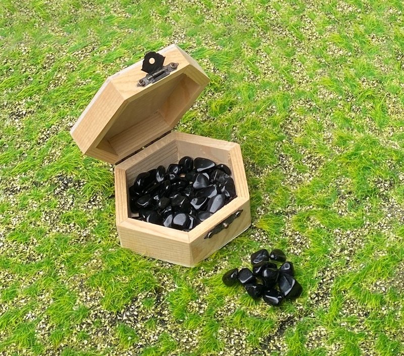 Natural large particle obsidian demagnetization stone x natural NG slightly defective small solid wood box set for fast shipping - Items for Display - Crystal Black