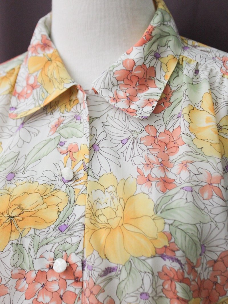 [RE1123T306] autumn and winter retro romantic rose flower printing lapel gold buckle long-sleeved vintage shirt - Women's Shirts - Polyester Yellow