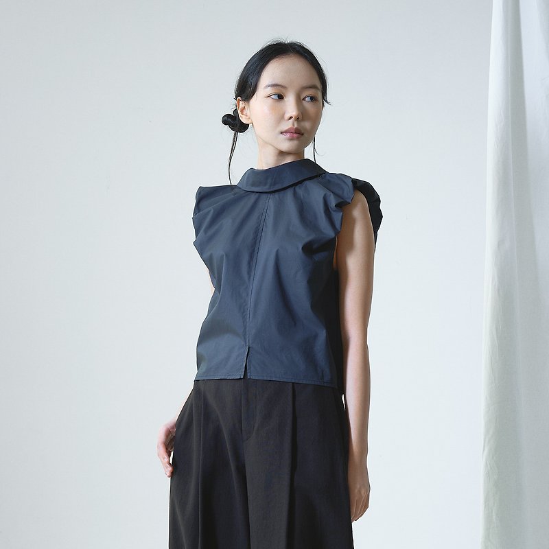 Three-dimensional puff sleeveless top - เสื้อกั๊กผู้หญิง - ผ้าฝ้าย/ผ้าลินิน สีน้ำเงิน