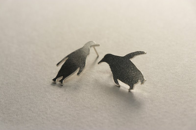 Chuan Yue | Autumn. Sterling Silver Penguin Earrings. Manual limit - ต่างหู - โลหะ สีเงิน