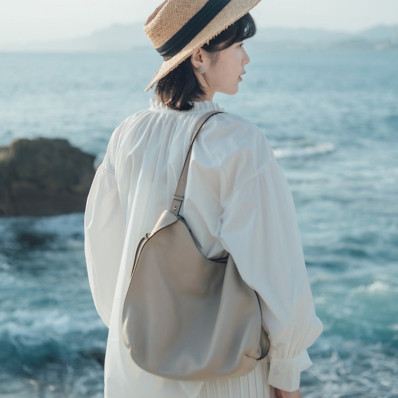 【SALE】Genevieve Leather Hobo - Light Grey - กระเป๋าถือ - หนังแท้ สีเทา