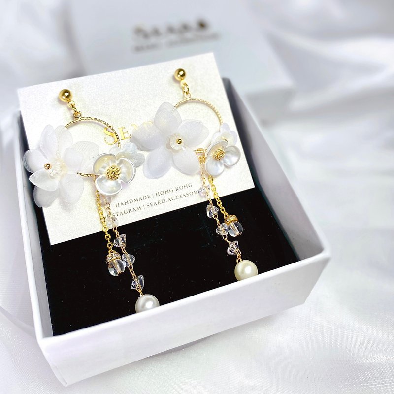 Fog yarn flower white crystal cotton pearl noble wedding bride long section crystal natural stone earrings - Earrings & Clip-ons - Crystal White