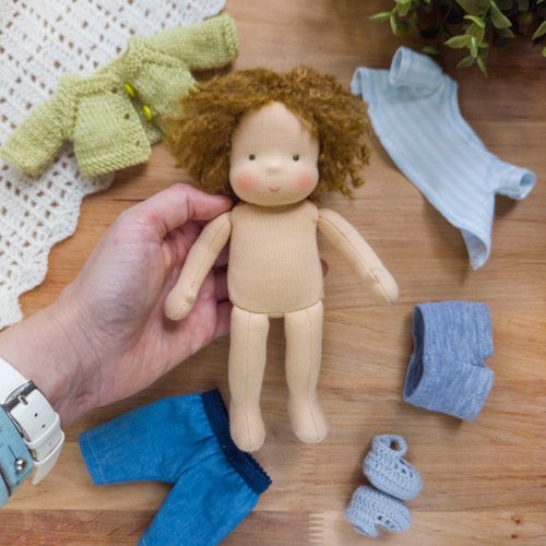 ウォルドルフ人形 男の子 高さ7インチ（18 cm）。天然