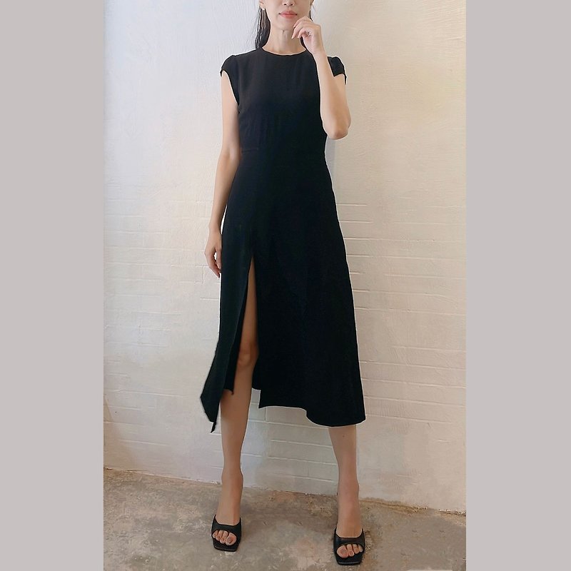 Custom Series-Kate‧Elegant Dress with Hollow Back Slit - ชุดเดรส - วัสดุอื่นๆ สีดำ