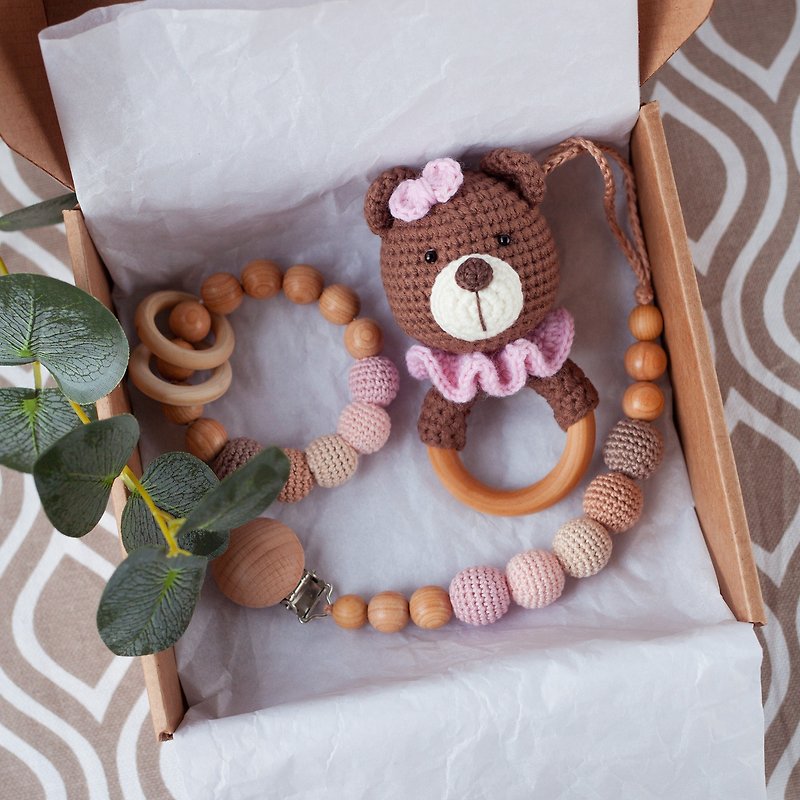 Newborn Baby Girl Gift Box: Bear Rattle Toy, Teething Ring, Pacifier Clip Holder - 滿月禮物 - 木頭 粉紅色