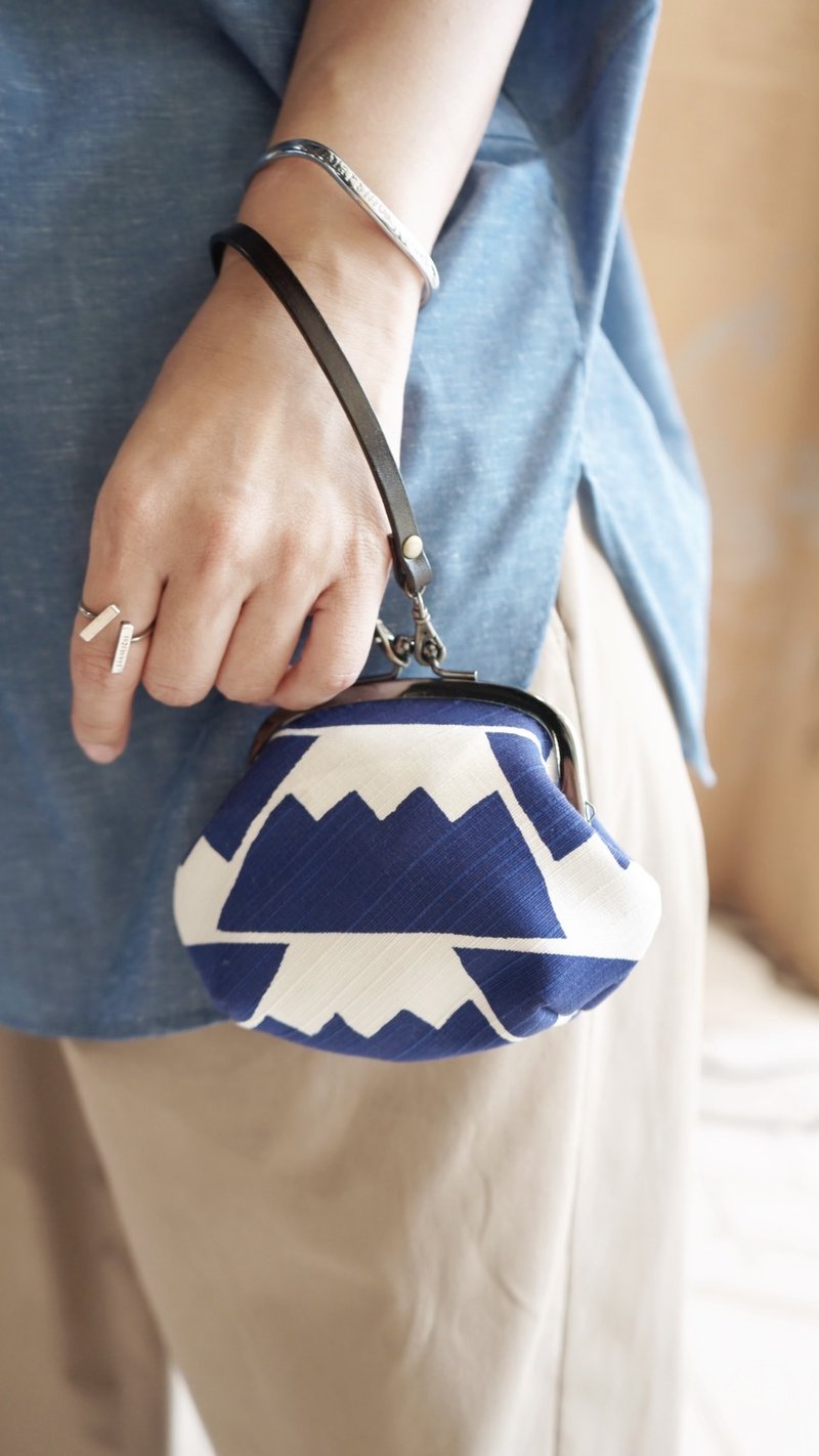 手腕包/胖胖包/錢包/涼風富士系列口金包(共兩款) - 錢包/皮夾/長短夾 - 棉．麻 