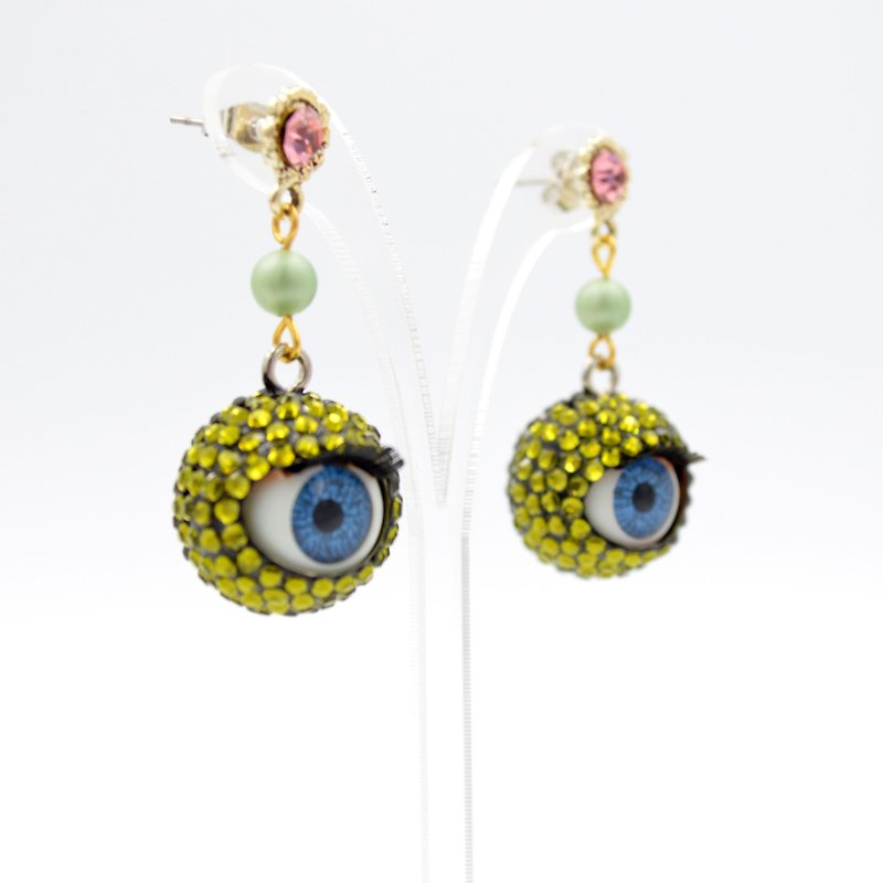 Grass green crystal eyeball earrings Swarovski crystal - ต่างหู - คริสตัล สีเขียว