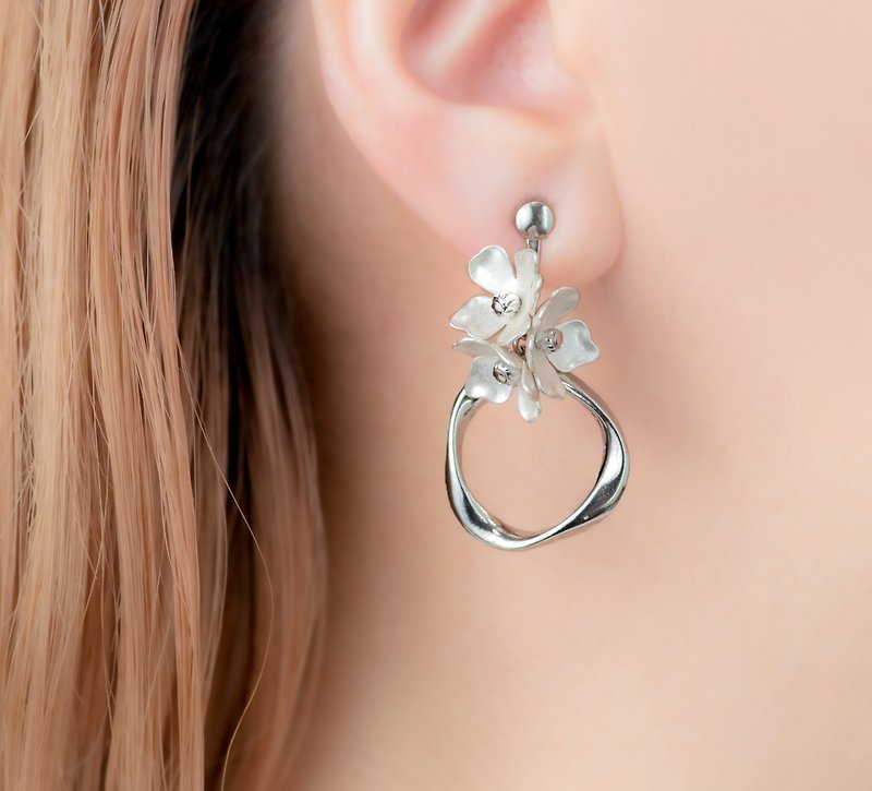 [K14gf] Silver snow flower and twisted ring earrings (Clip-On can be changed) - Earrings & Clip-ons - Other Metals Silver
