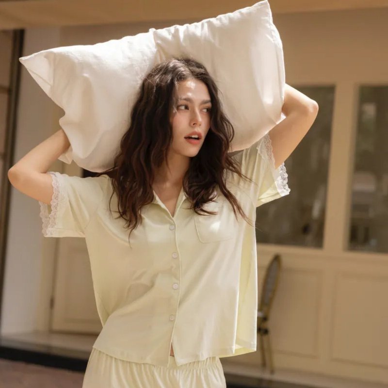 Charlotte's Daydream: Silky Cotton Lace Short-Sleeved Top & Pants Set - ชุดนอน/ชุดอยู่บ้าน - วัสดุอื่นๆ สีเขียว