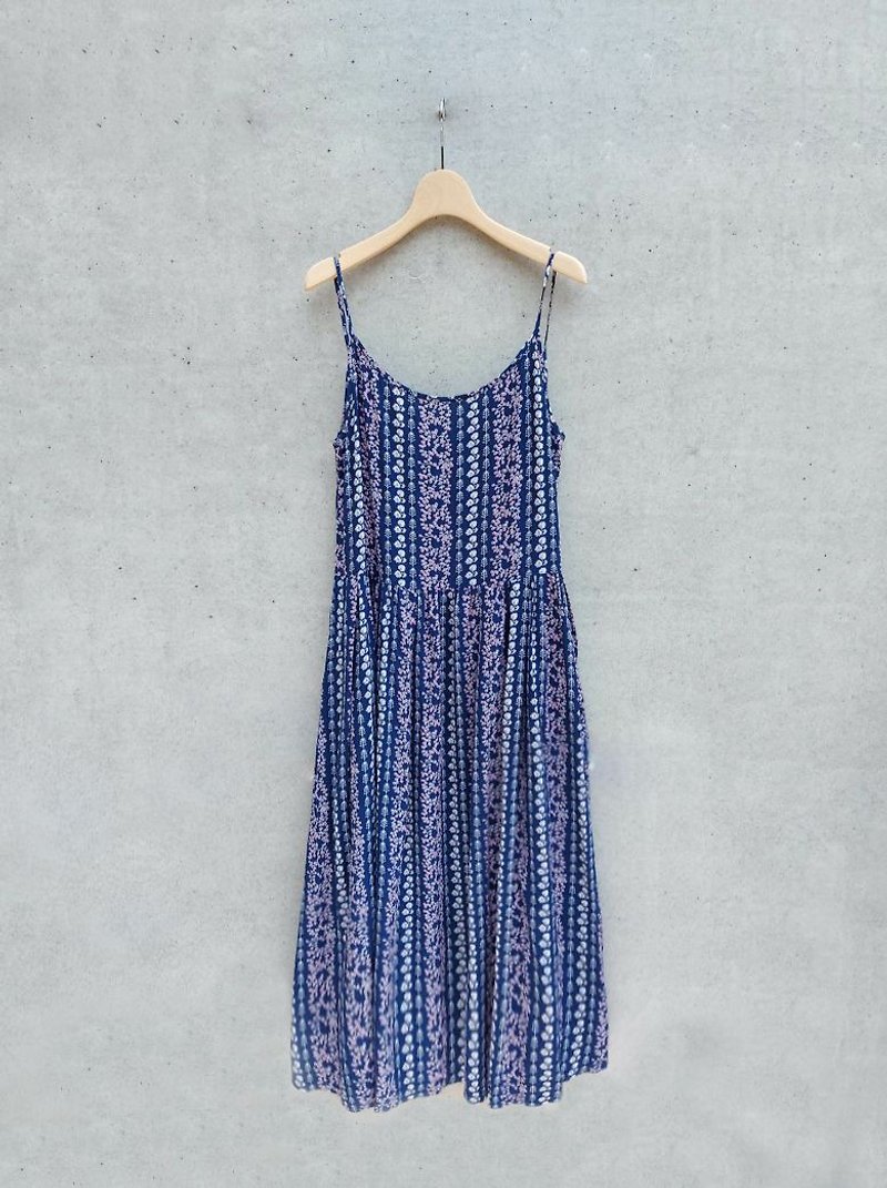晨曦花園細肩帶洋裝(藍) - 洋裝/連身裙 - 其他材質 藍色