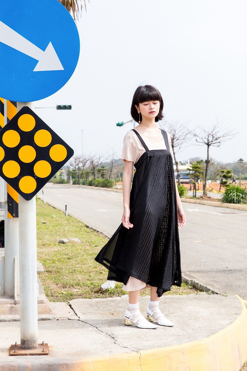 moi non plus black triangle fault sling dress-Japanese fabric - ชุดเดรส - เส้นใยสังเคราะห์ สีดำ