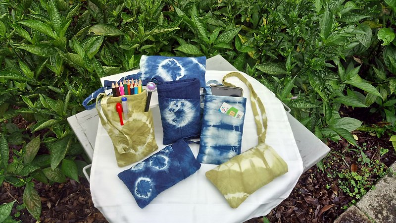 Blue dye/plant dyed cell phone pocket - อื่นๆ - ผ้าฝ้าย/ผ้าลินิน 