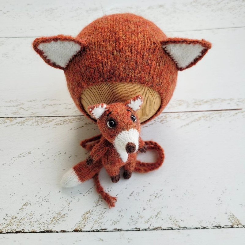 Newborn Fox Hat and stuffed toy, Knitted baby photo prop - เครื่องประดับ - ขนแกะ สีส้ม