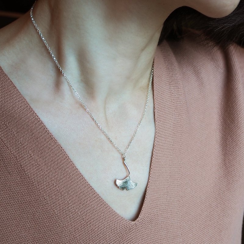 ginkgo necklace_銀杏項鍊 禮物推薦 女朋友 葉子 植物 秋天 情人 - 項鍊 - 銀 銀色
