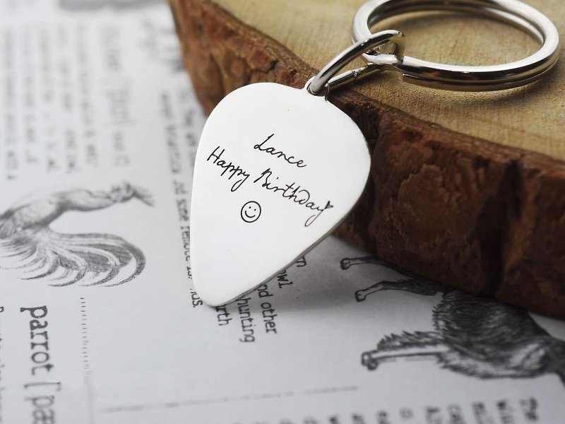 [Engraving] Guitar Pick Keychain | Customized pendant 925 sterling silver handmade silver jewelry lover gift - Keychains - Sterling Silver Silver