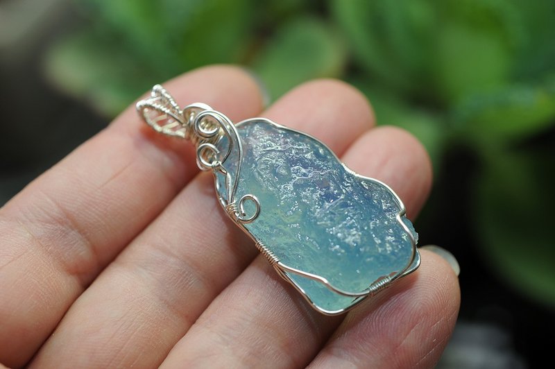 Aquamarine pendant/crystal jewelry/ Bronze braided metal wire braided - สร้อยคอ - เครื่องประดับพลอย 